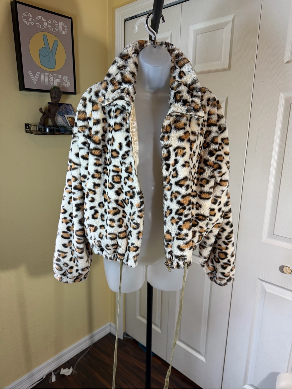 Know One Cares Leopard Faux Fur Jacket Women’s Large Animal Print Plush Zip Up - Picture 9 of 12